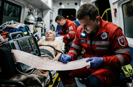 Biologická podstata EKG a korelácia akčného potenciálu kardiomyocytu s EKG krivkou